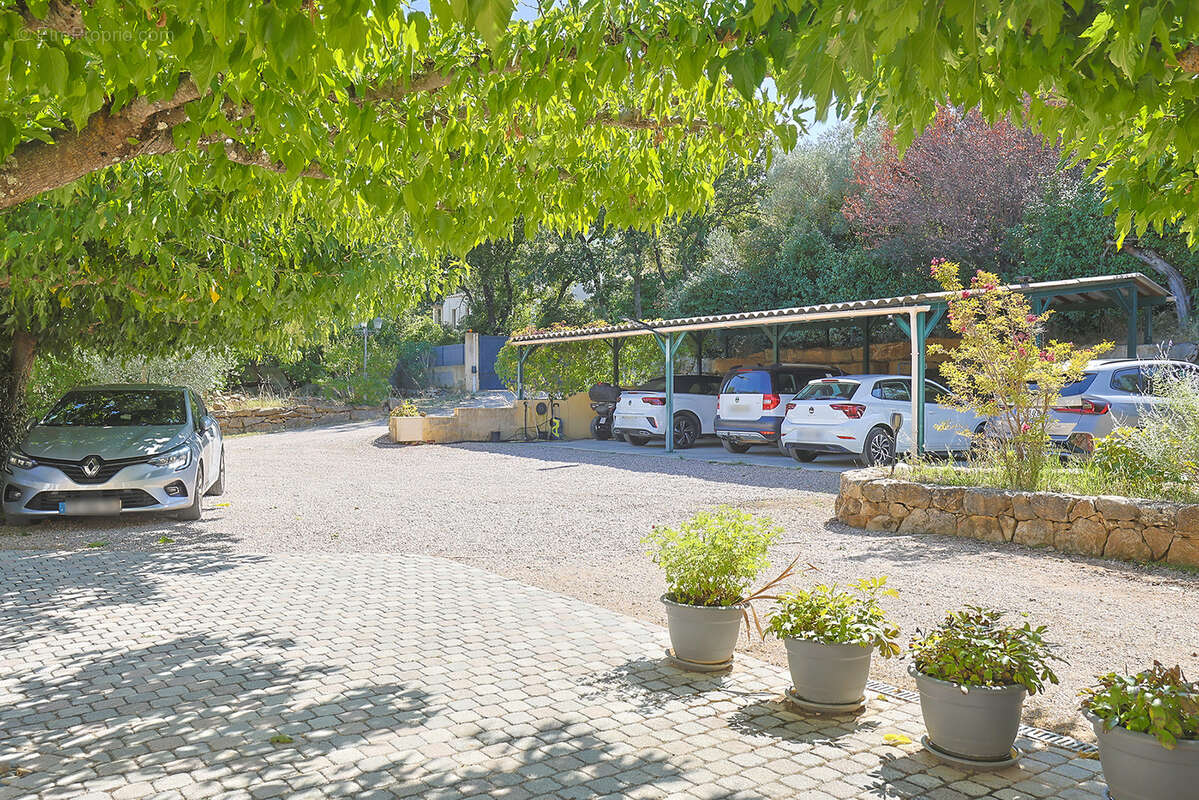 Maison à SOLLIES-TOUCAS