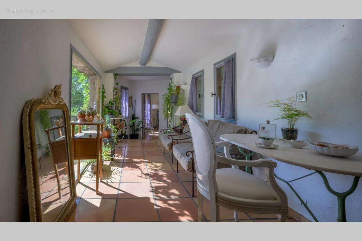 Maison 265 m² à Rognes  - photo 17