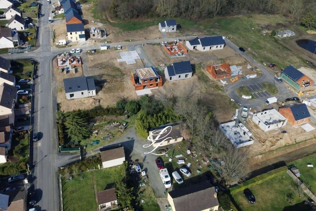 Terrain à MONTFORT-LE-GESNOIS