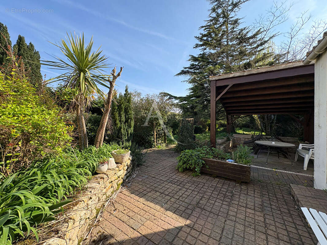 Maison à SAINTE-RADEGONDE-DES-NOYERS