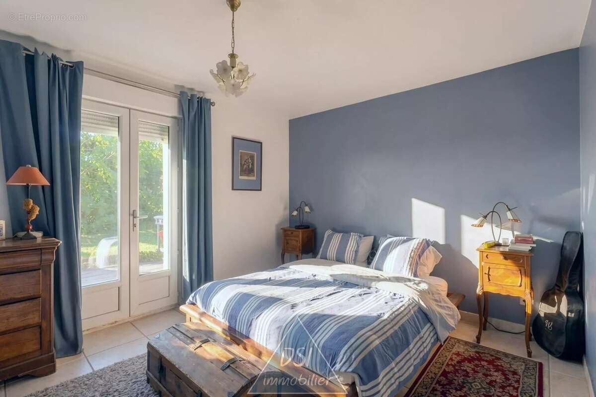 Maison contemporaine de 195 m² – 5 chambres – Terrain de 1 645 m² – NEYRON - photo 8
