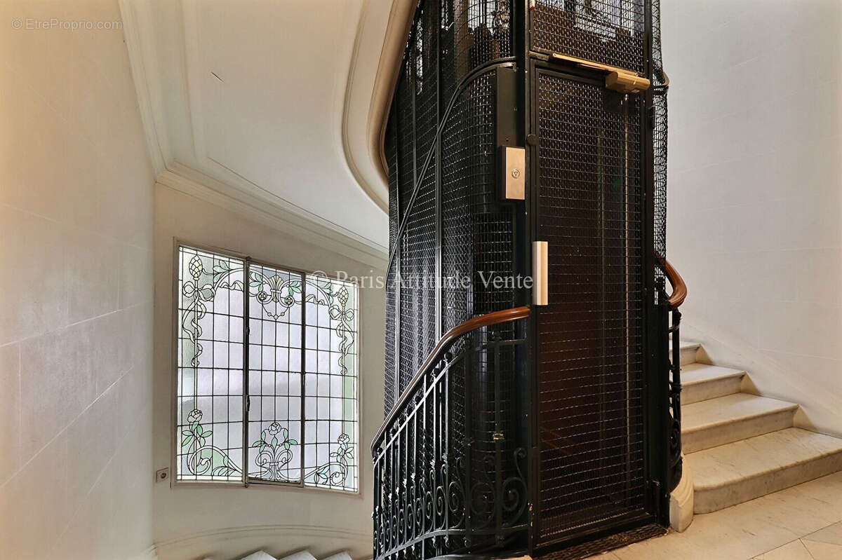 Appartement à PARIS-7E