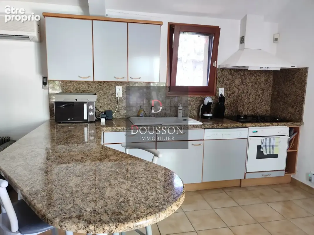Villa avec dépendances et terrain constructible à Saint-Siffret - photo 10