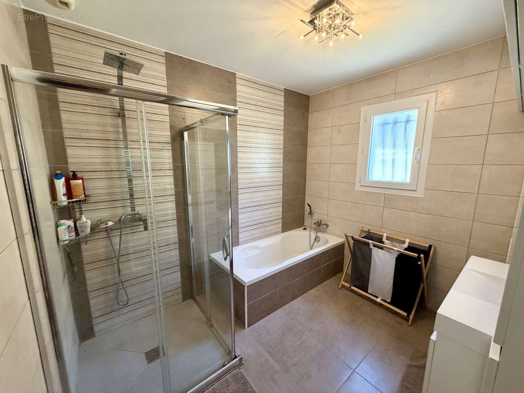 Maison à GALLARGUES-LE-MONTUEUX