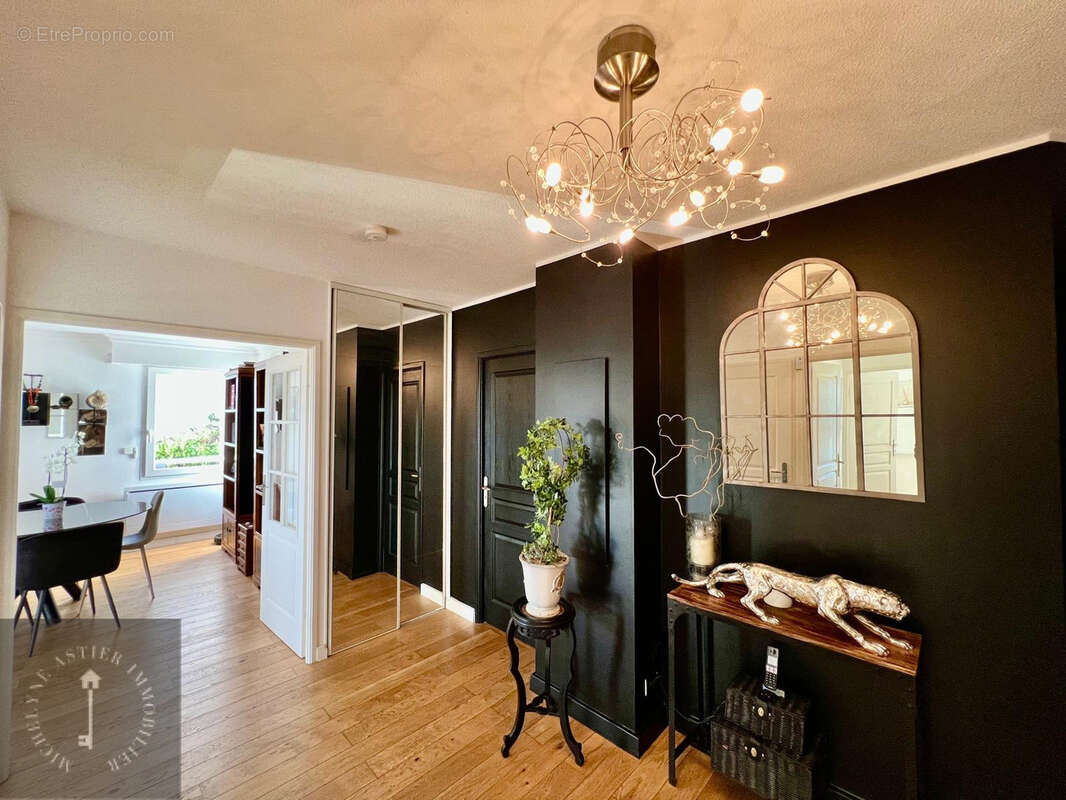 Appartement à SAINT-LAURENT-DU-VAR