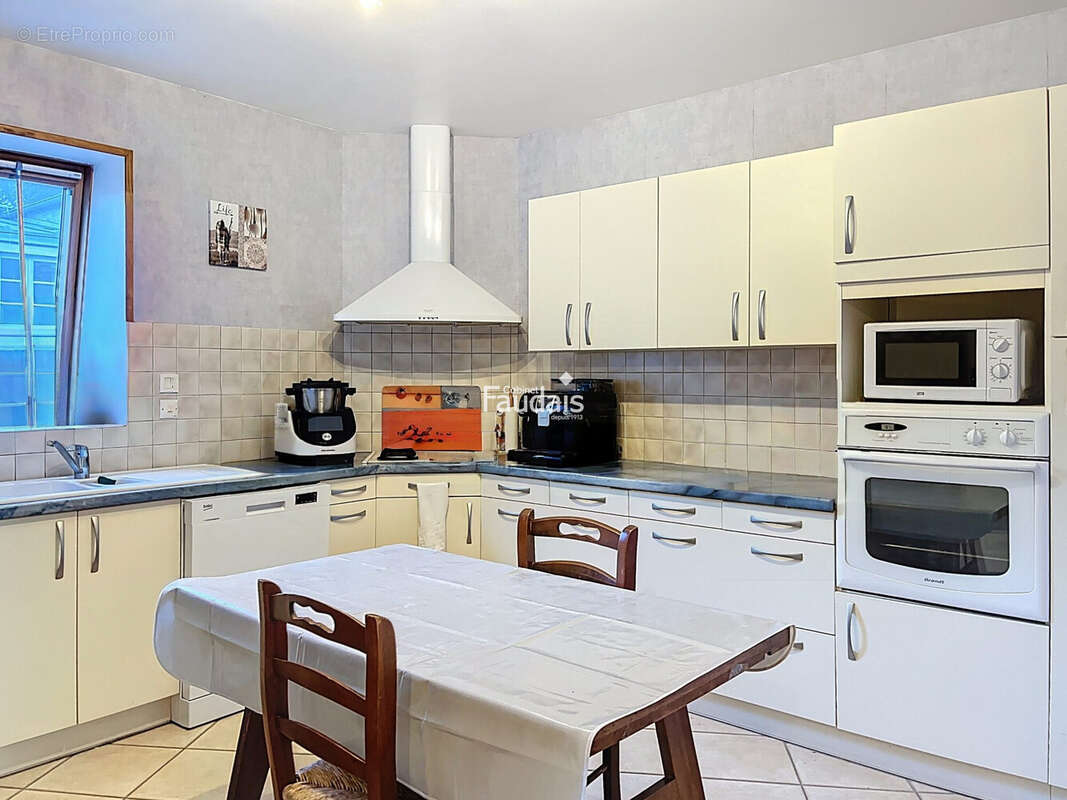 Maison 285 m² à Coutances  - photo 2