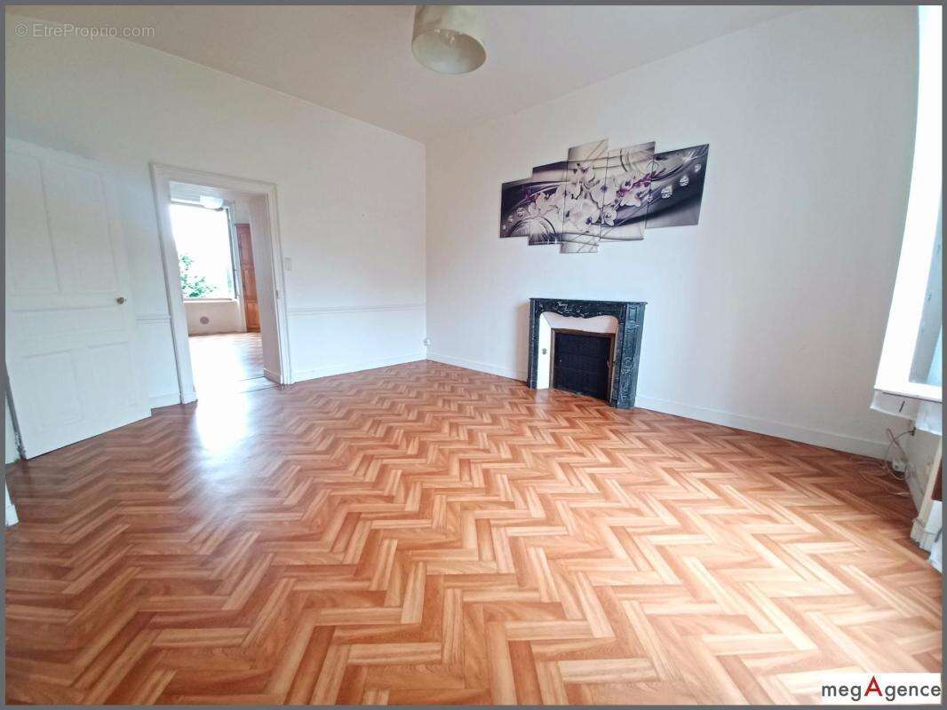 Appartement à FOUGERES