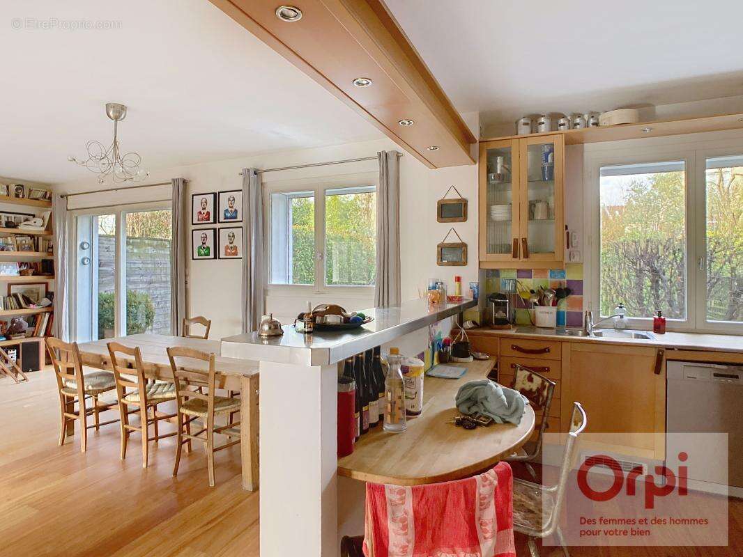 Maison à ISSY-LES-MOULINEAUX