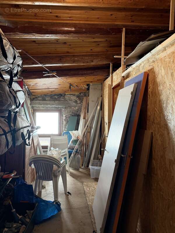 Authentique maison en pierre avec petit terrain de 375 M2 entièr - photo 4