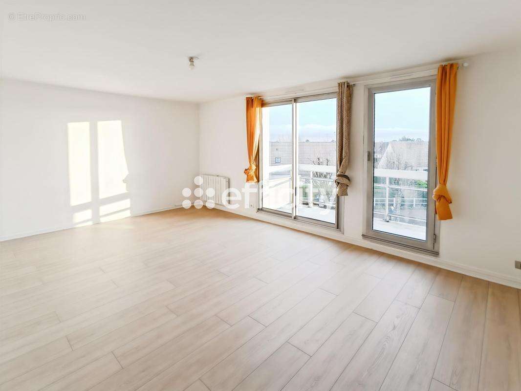 Appartement à LE MESNIL-ESNARD