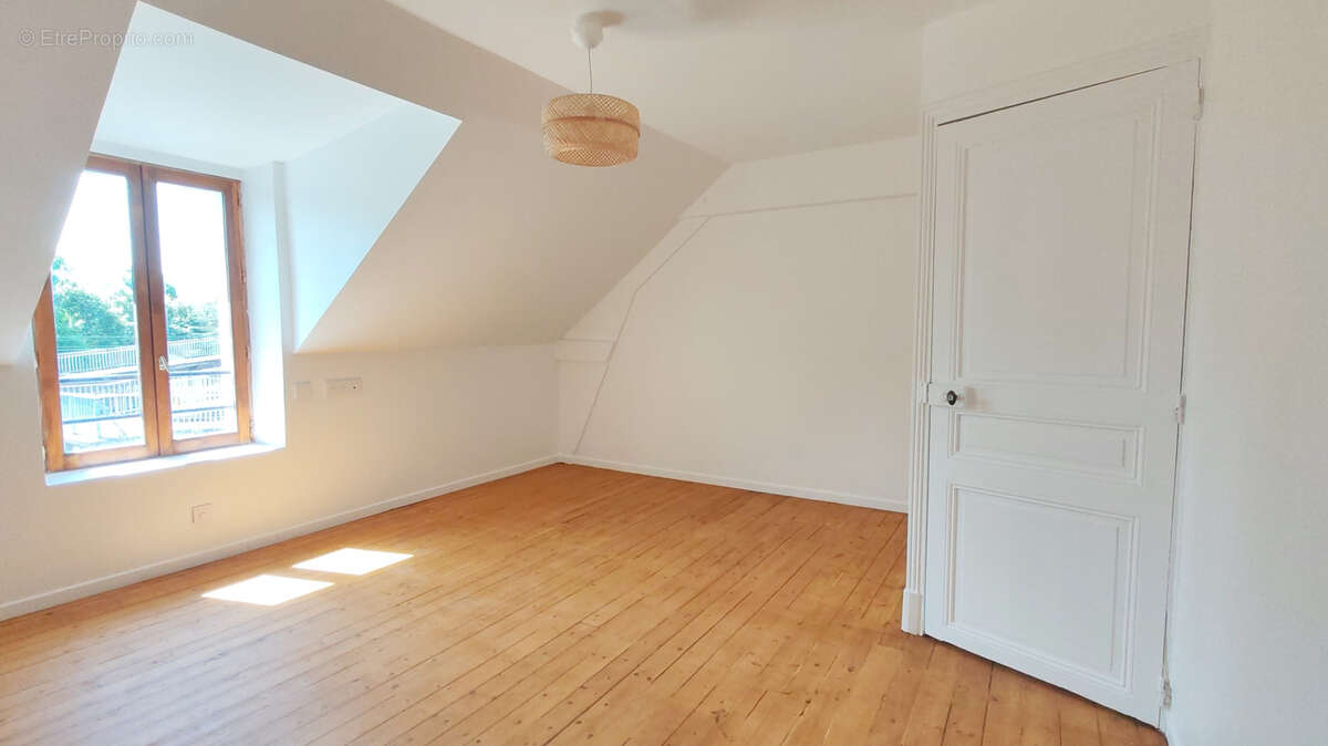 Maison Meulière rénovée   DPE C   Dépendance neuve de 40 m2   Aucun travaux - photo 3
