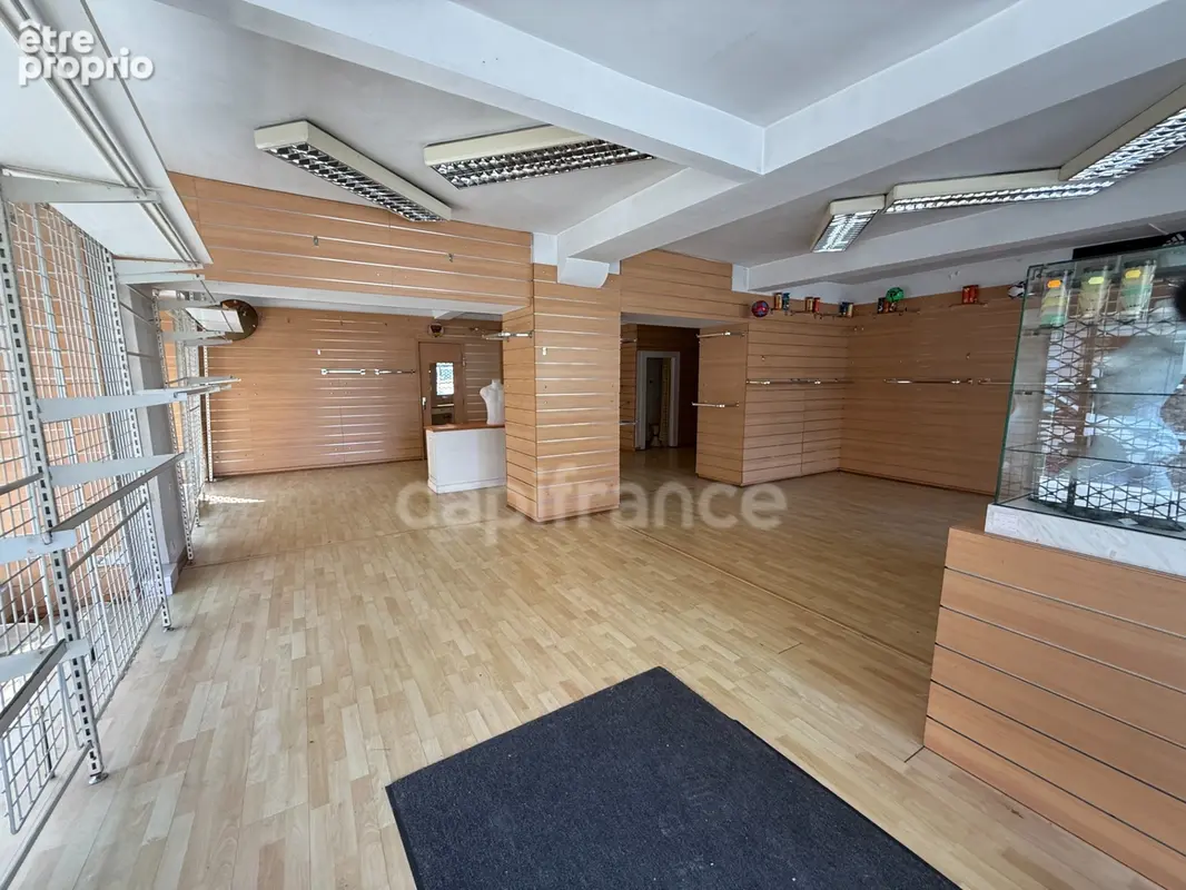 Immeuble à rénover avec locaux commerciaux - photo 6