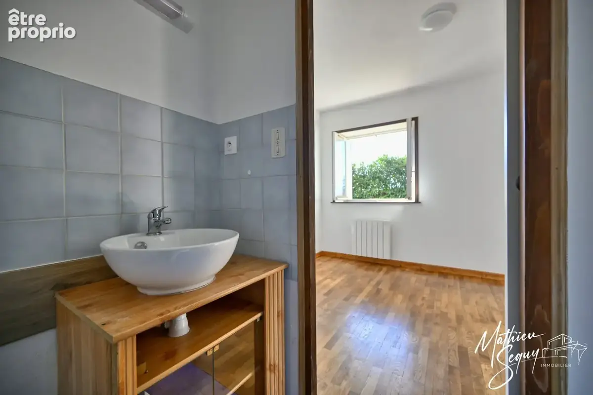 CHARBONNIERES LES BAINS (69) Appartement T2 de 45m² avec jardin de 84m² - Façade refaite 2025 et huisseries changées 2025 - photo 16