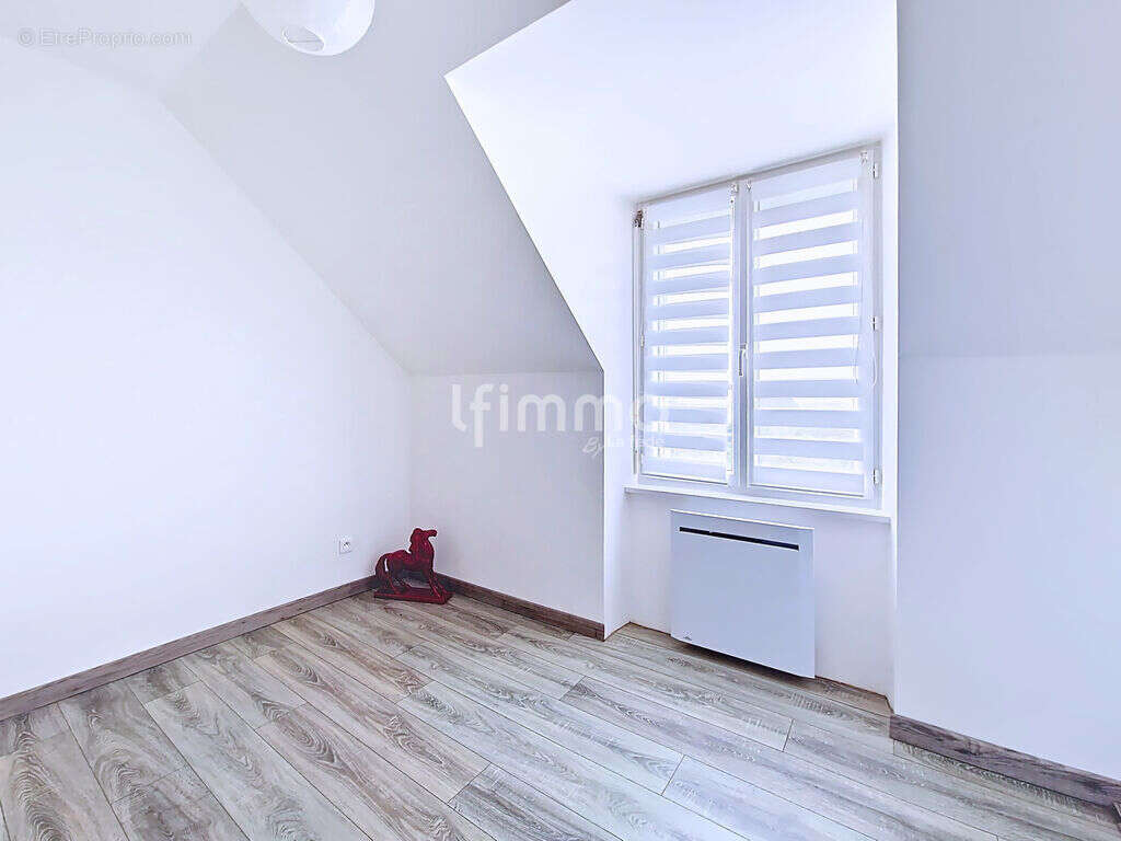 Maison, 6 pièces de 145 m² à Ploéven 29550 - photo 15