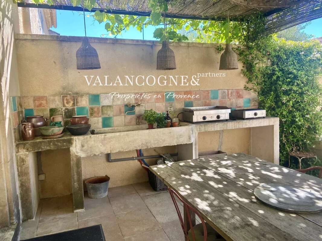 Mas au cœur du village de Mollégès - photo 2