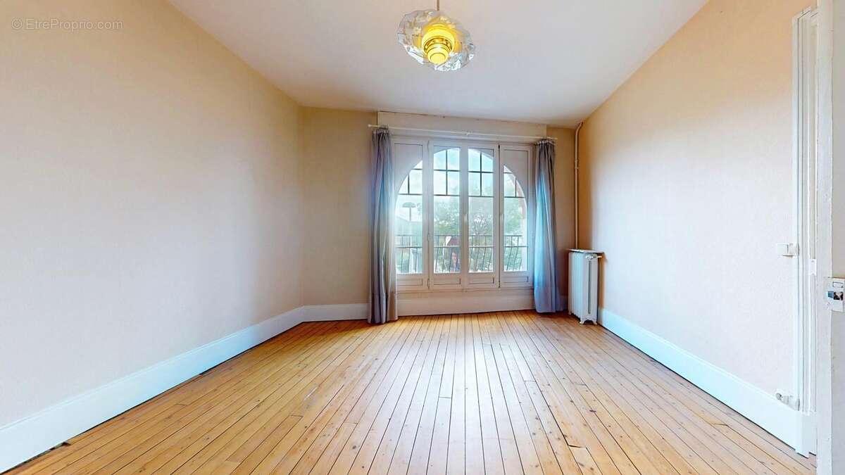 A vendre - maison à reims avec 4 chambres et petit extérieur - photo 10