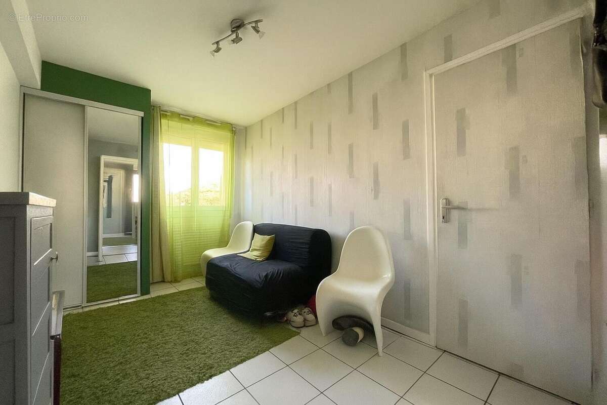 Appartement 91 m² à Decines-Charpieu  - photo 8