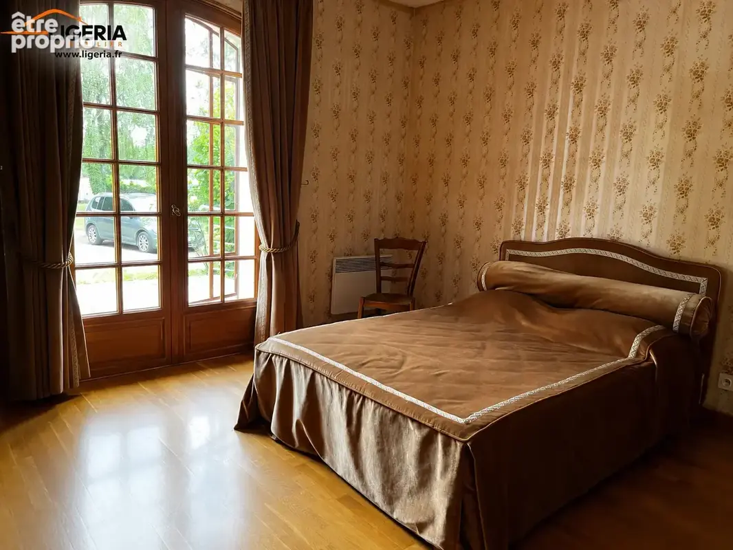 Maison idéalement située à deux pas du bourg dynamique de Brain-sur-Allonnes - photo 6