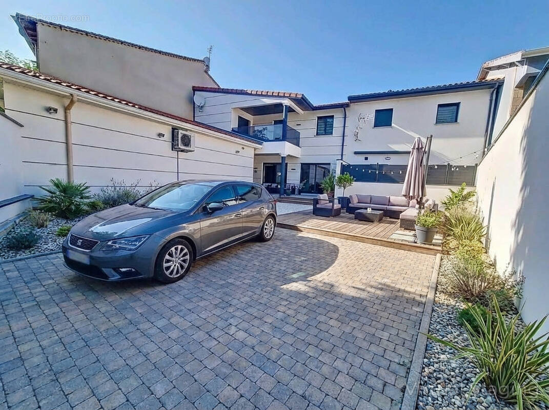 Maison à SURY-LE-COMTAL