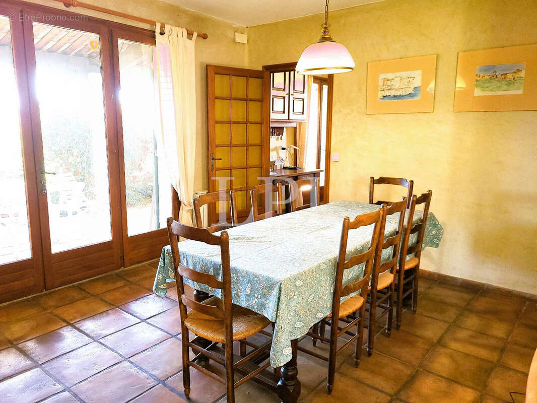 Maison à SAINT-SATURNIN-LES-APT