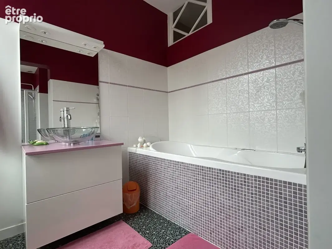 Maison 9 pièces 252 m² à vendre à Niort (79000) - photo 7