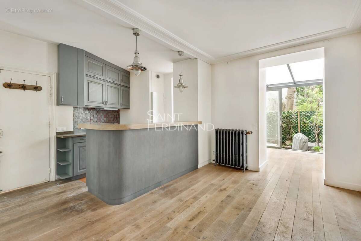 Appartement à PARIS-17E