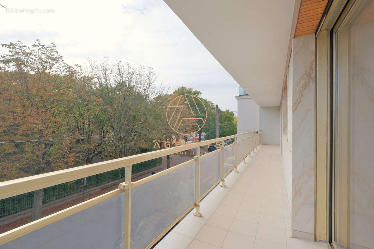 Appartement à SAINT-MAUR-DES-FOSSES