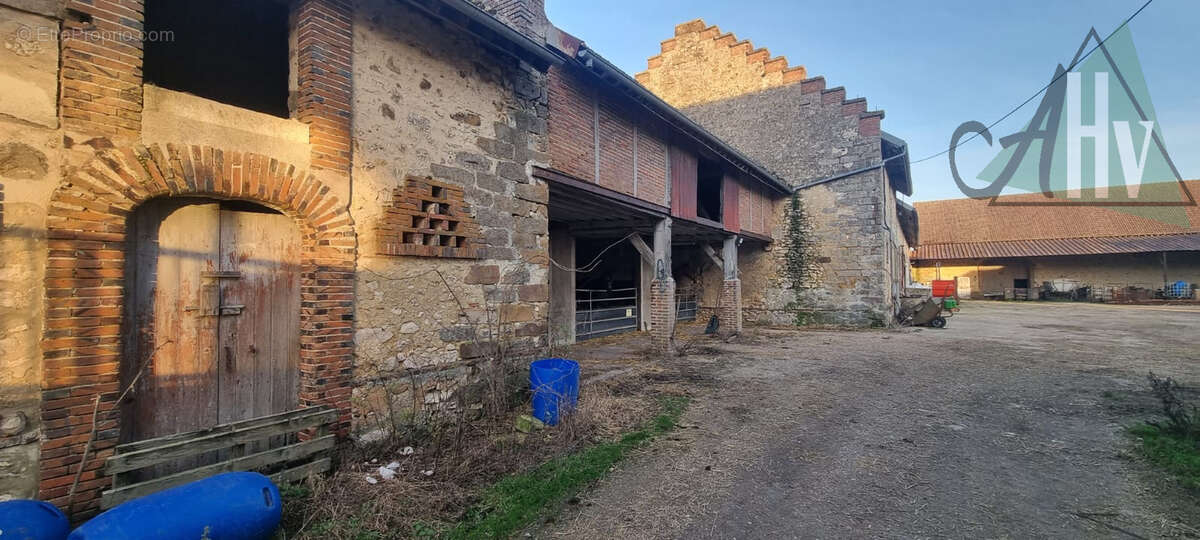 Maison à BOUCHY-SAINT-GENEST