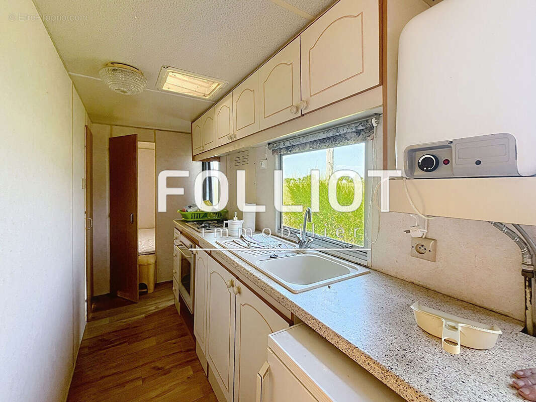 Terrain à BRICQUEVILLE-SUR-MER