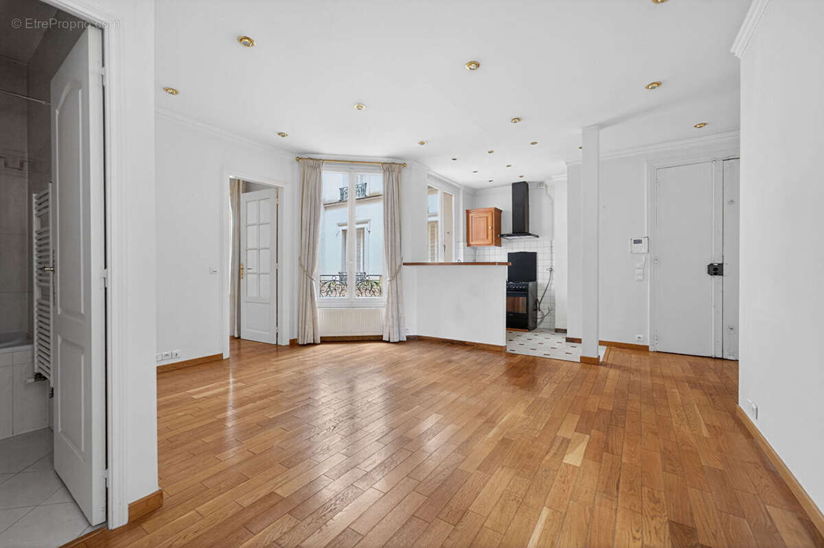 Appartement à PARIS-17E