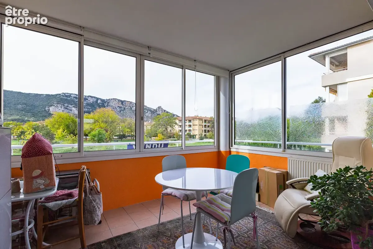 Appartement type 4 avec véranda, balcons, garage et parking, Domaine de Valenson, Guilherand-Granges (07) - photo 4