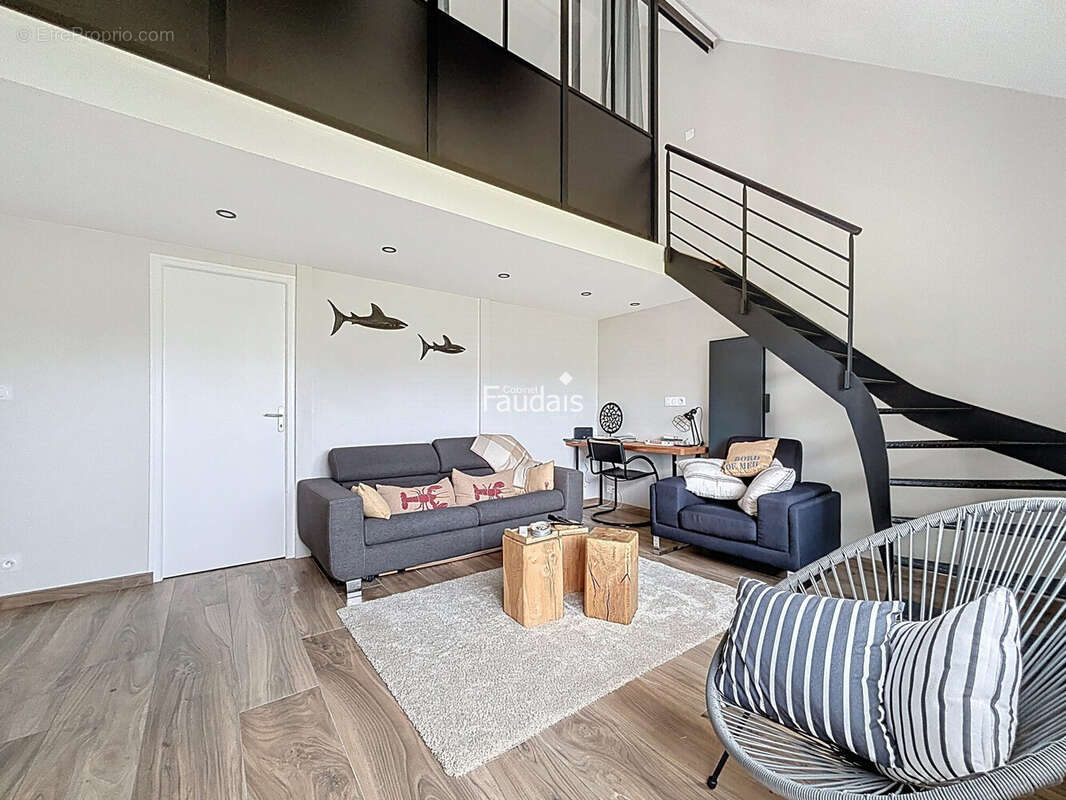 Maison 70 m² à Surville  - photo 3