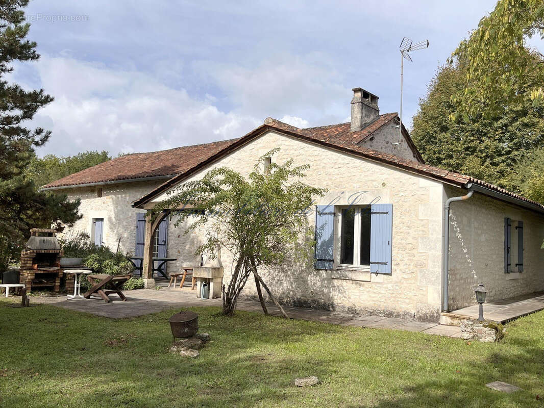 Maison à PAUSSAC-ET-SAINT-VIVIEN
