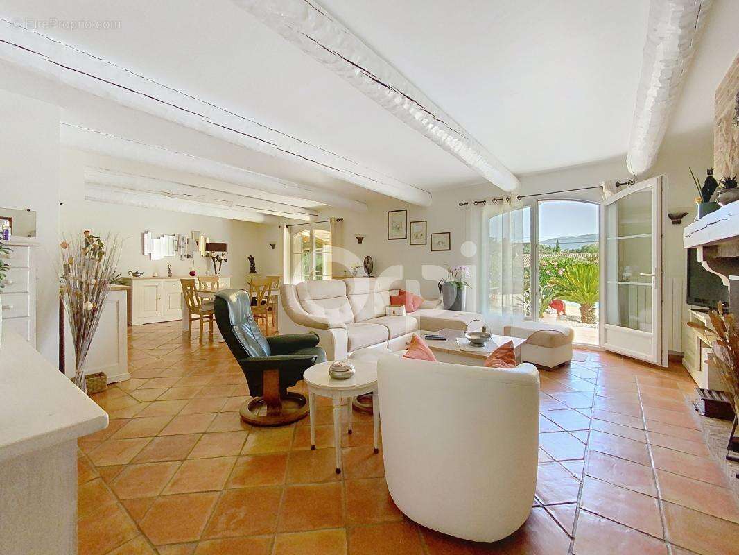 Maison à ROQUEBRUNE-SUR-ARGENS