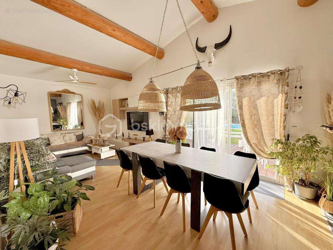 Villa spacieuse non mitoyenne avec piscine garage et mobile-home indépendant - photo 3