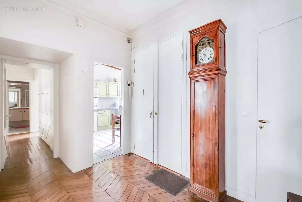 Appartement à PARIS-8E