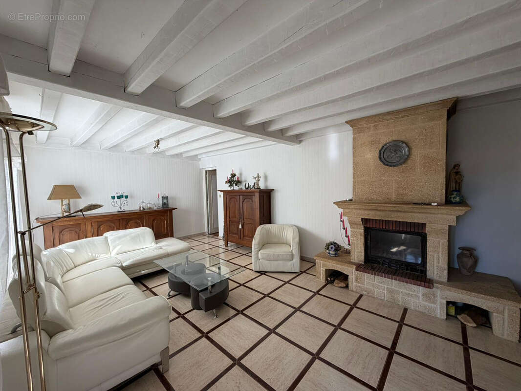 Maison à LACHAPELLE-AUZAC