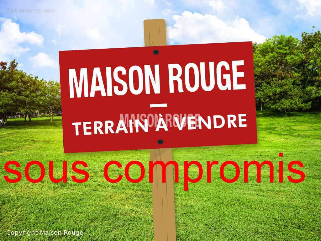 Terrain à SAINT-DOLAY