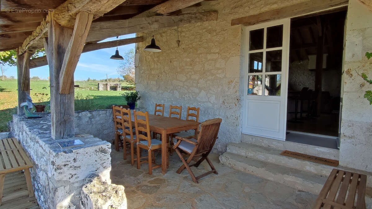 Maison à MONTAIGU-DE-QUERCY