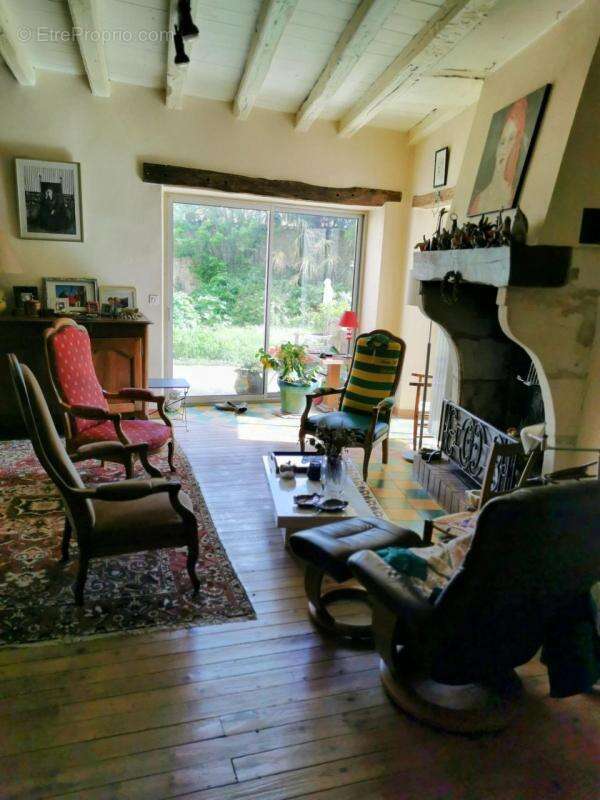 Maison à SAINT-JEAN-D'ANGELY