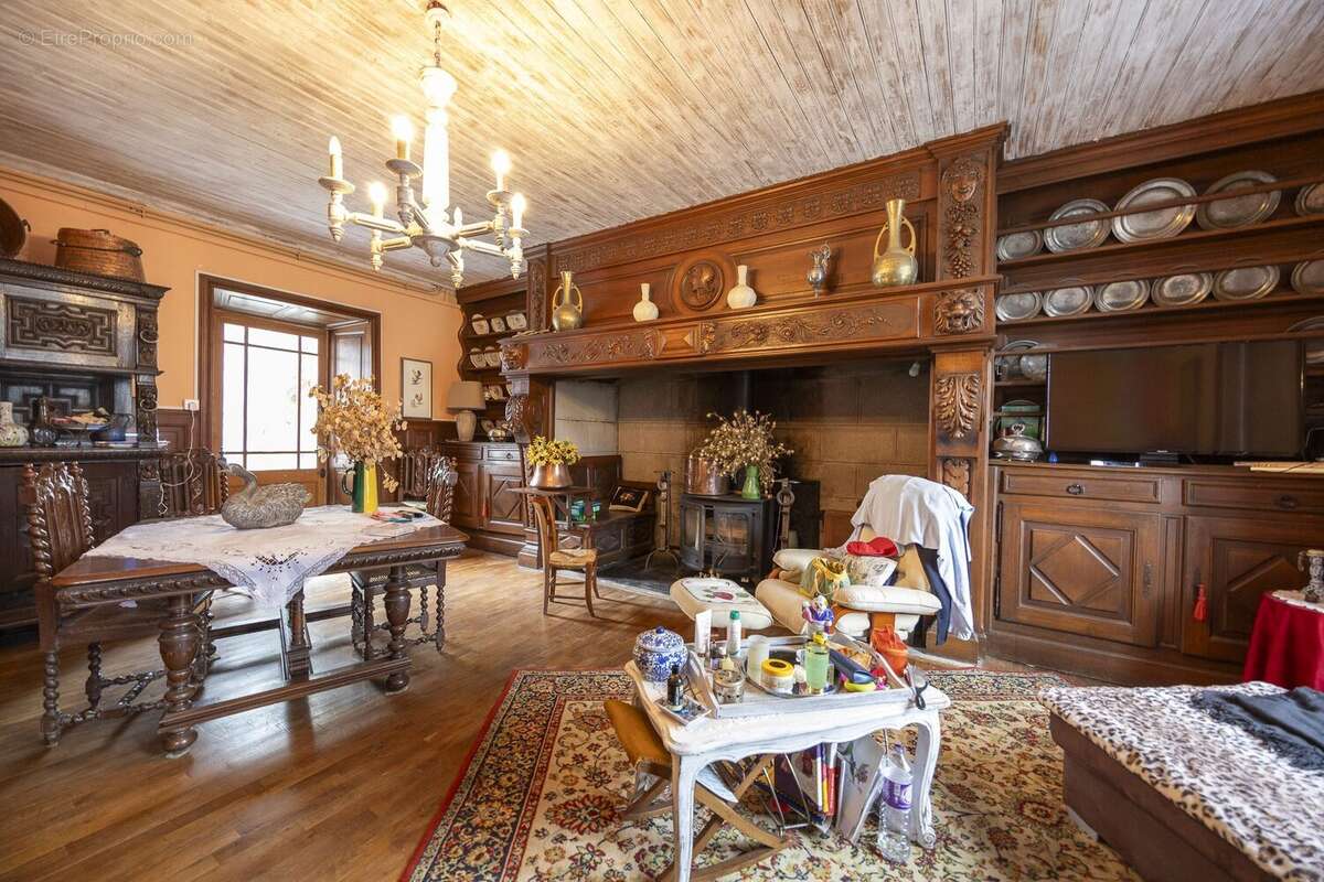 Maison 153 m² à Saint-Martin-Cantales  - photo 7