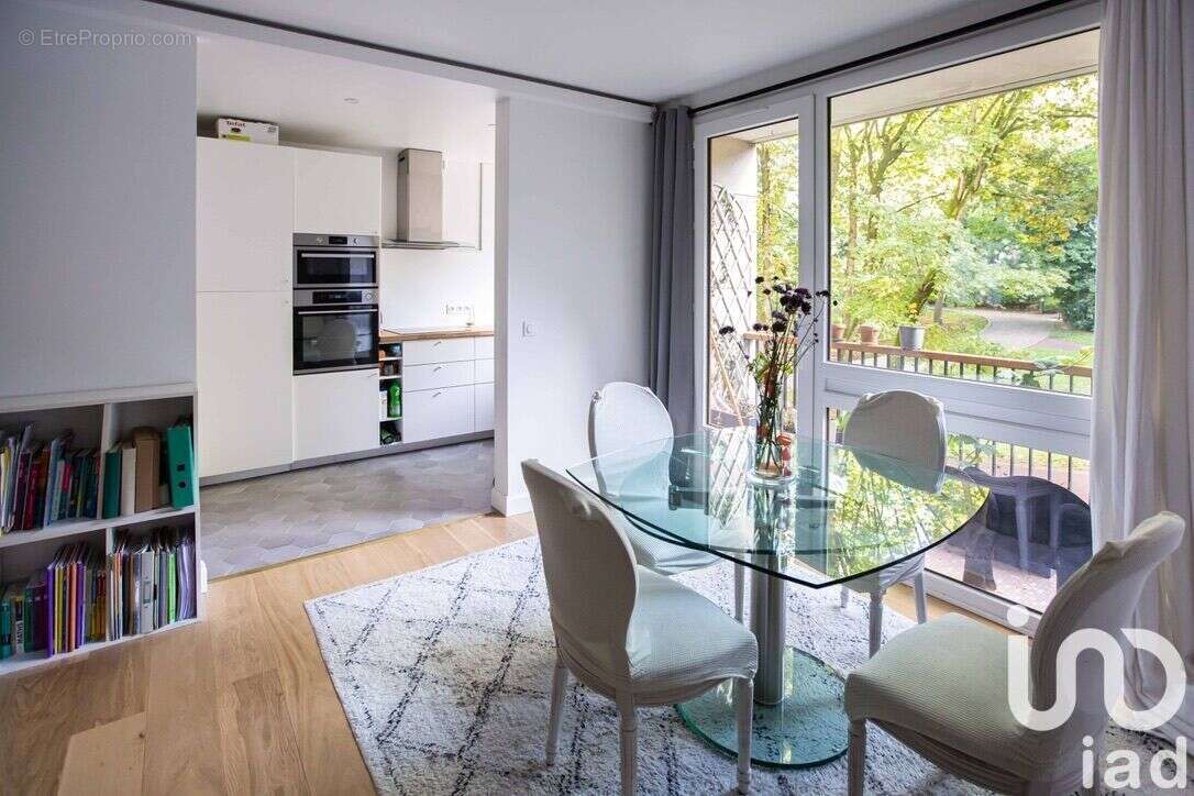 Photo 2 - Appartement à LA CELLE-SAINT-CLOUD