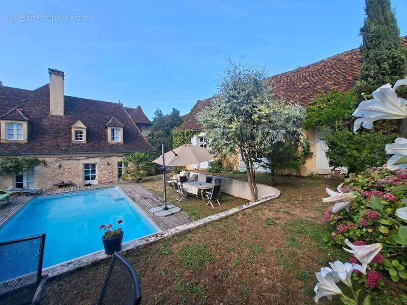 Maison de village en pierre - avec piscine - une annexe- au Bugue(24) - photo 3