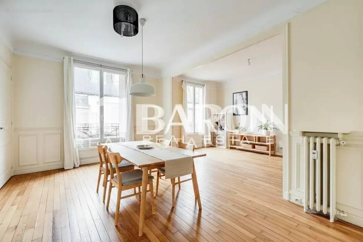 Appartement à PARIS-17E