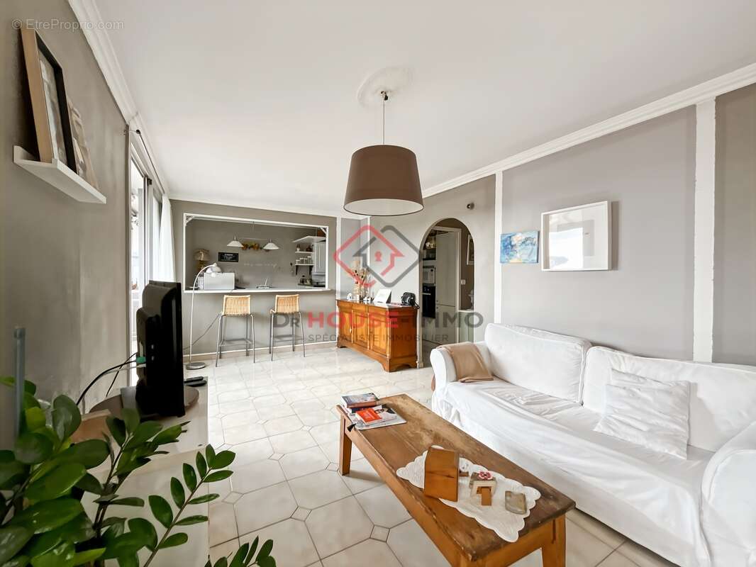 Appartement à CARROS