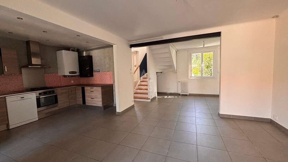 Maison 5 pièces avec Jardin et dépendance - photo 4