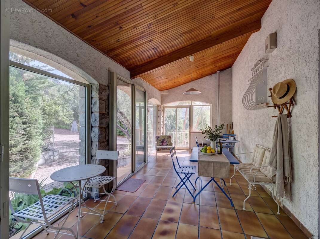 CONTES Maison avec piscine, garage et fort potentiel locatif – calme absolu proche Castellar - photo 14