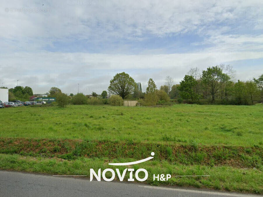 Terrain à SAINT-GENEST-D'AMBIERE