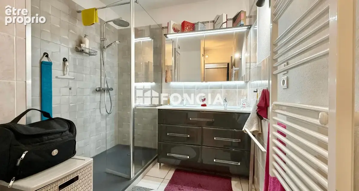 Appartement t3 dernier etage - vue mer - residence securisee centre ville - la croix valmer - photo 5
