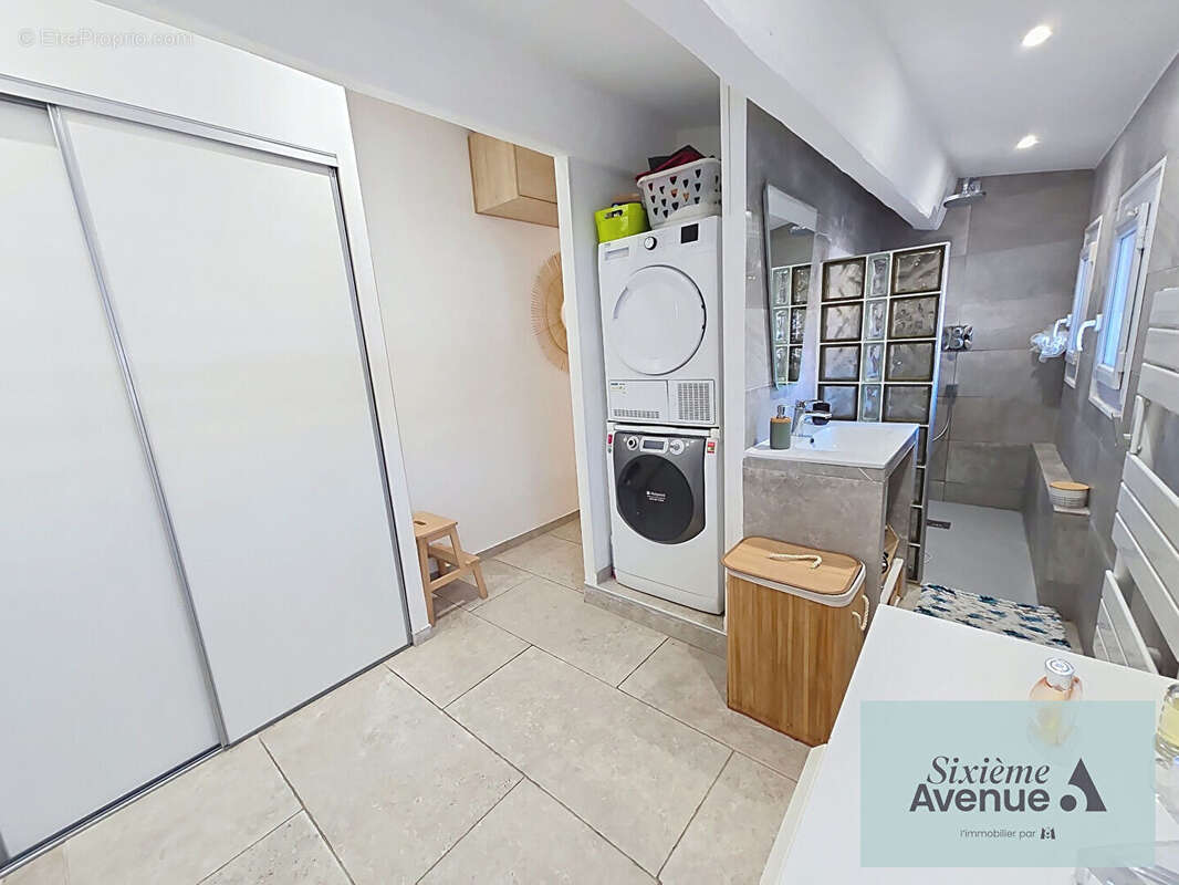 Appartement à SIX-FOURS-LES-PLAGES